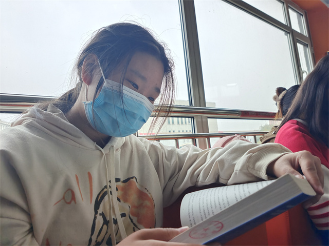 走进中国造 走进“铁娘子”的倔强人生——向商书屋第20期:董明珠·中国厂牌