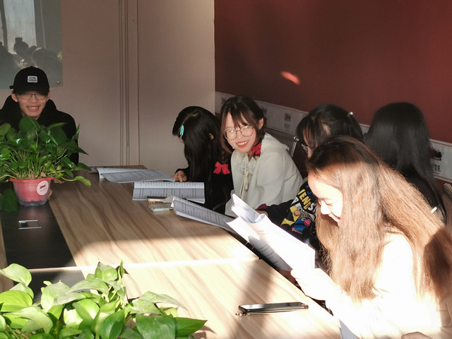 步入戏剧茶馆 感悟别样人生——领读人剧场系列活动