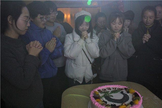 记我与书院的一份小美好——爱在青藤“粉红色的雪”集体生日会
