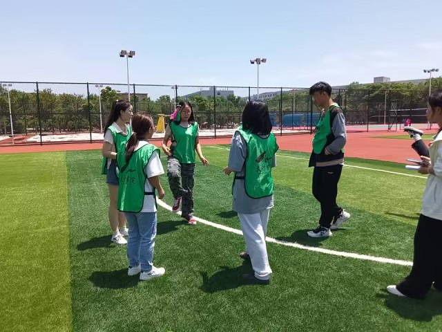 阳光下成长 快乐中飞翔——第三期社区“节日加点料”