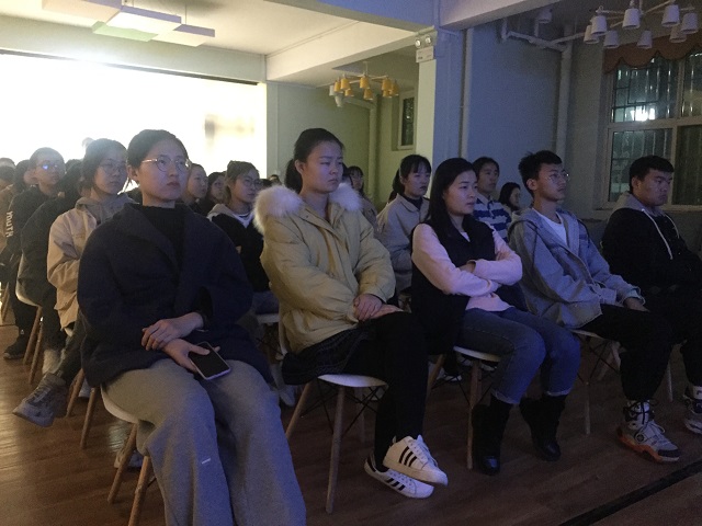 不惧挑战 朝着梦想的方向勇敢前行——青藤书院举办周末之夜·电影之夜系列活动第24期