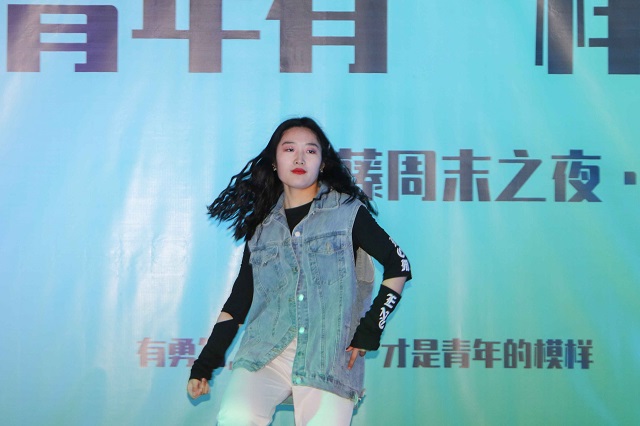 聆听梦想旋律 感受歌声的力量——青藤书院举办青藤周末之夜·音乐之夜第28期“青年有样”