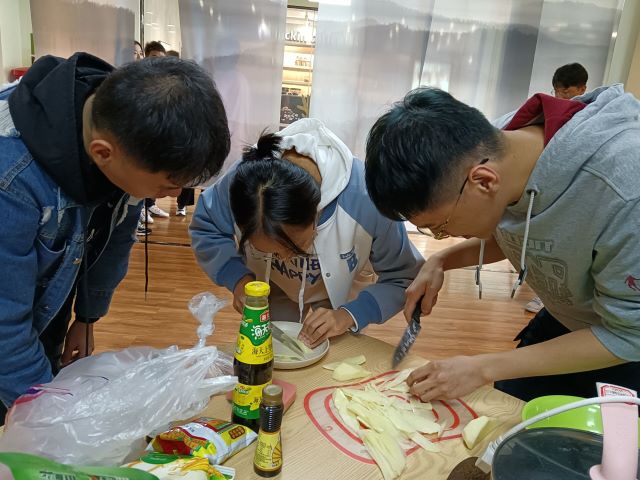 感受家温暖 践行健康饮食观念——青藤书院“Q仔厨房”系列活动第24期