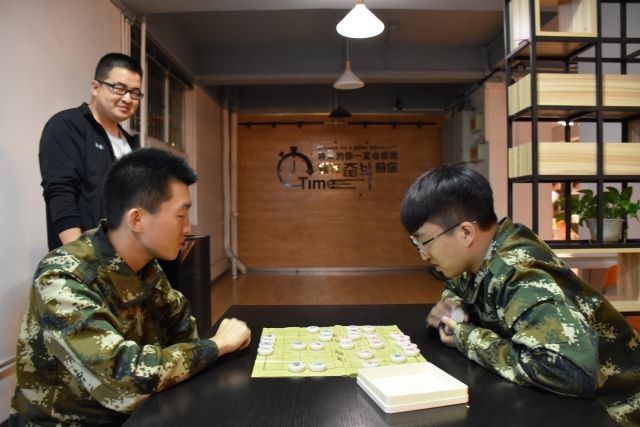 海上生明月 天涯共此时