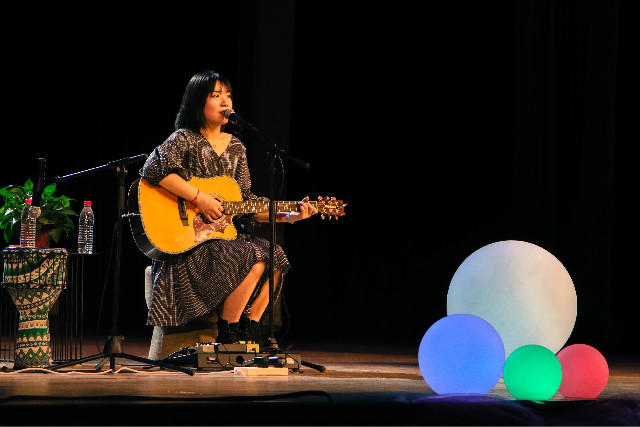 民谣声里 听岁月的故事 看青春的样子——“大冰的小屋·百城百校音乐会”信息学院站