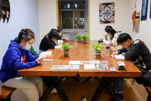 研读大咖 灵魂畅饮 遇见更优秀的自己——晋中信息学院图书馆联合箕城书院校园读书节系列活动