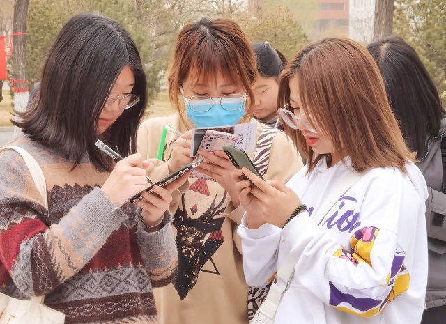 【表达力养成计划】书写奉献篇章 提高感恩能力——“三行情诗 纸短情长”第2期献给身边的雷锋