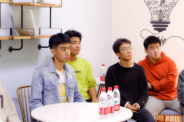 朋辈勠力同心 乐享“箕”式生活