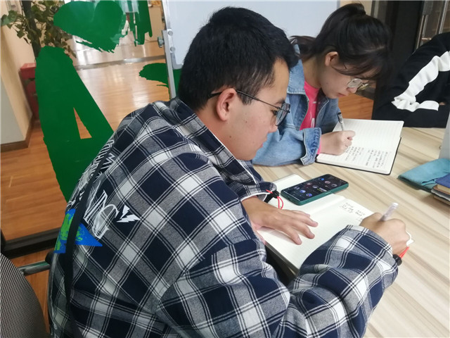 准确定位 书院导师与你共赴未来——青藤书院开展“理想的下午”系列活动第102期