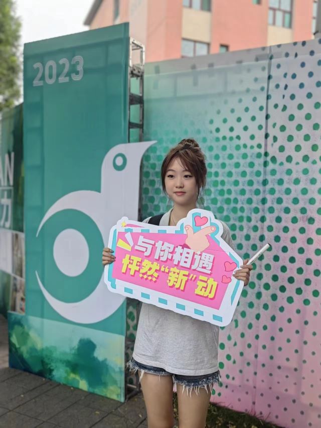 【迎新纪实】采一段迎新寄语 不同角度的大学问候——2023年白燕书院迎新纪实访谈