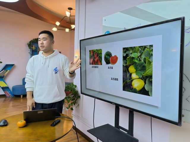 沉浸农育 劳以育美——上河书院举办“一畦农苑”系列活动