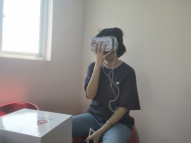 展VR技术 塑强国梦想——“小视界 大梦想”VR体验活动