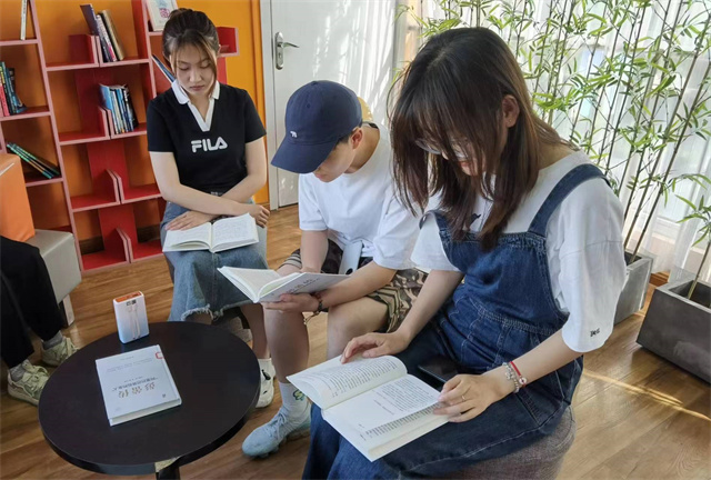 揭秘 阿里巴巴背后的女人——向商书屋第28期:《彭蕾传》