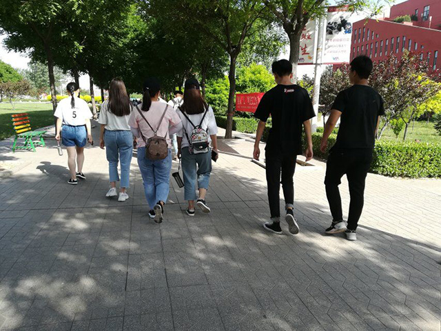 30余名无边人 用爱彩绘别样青春校园