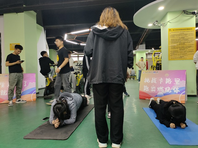 青空过白日 自律正当时——第九期运动“显眼包”60秒挑战赛