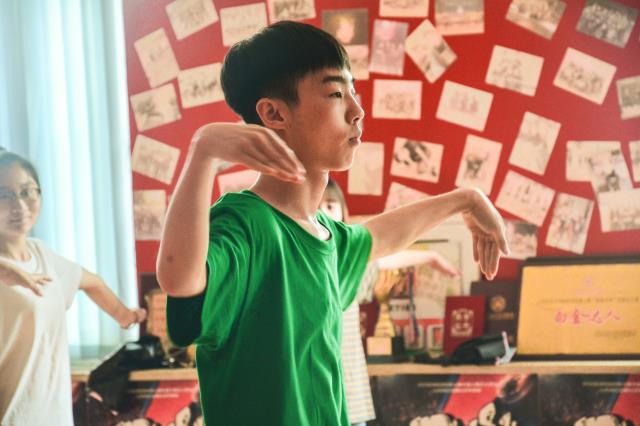 星启舞社popping队长郑钦带领同学们走进街舞的世界——箕城书院知乎学堂第十一期