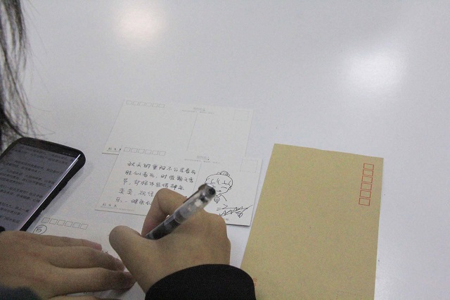莘莘学子心 传递敬老真情——青藤书院举办重阳节寄语活动