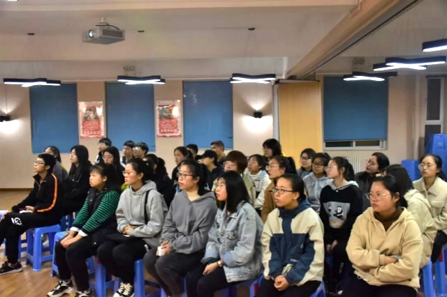 豆蔻年华 意气风发——【无边书院】“视讯周刊”观影活动