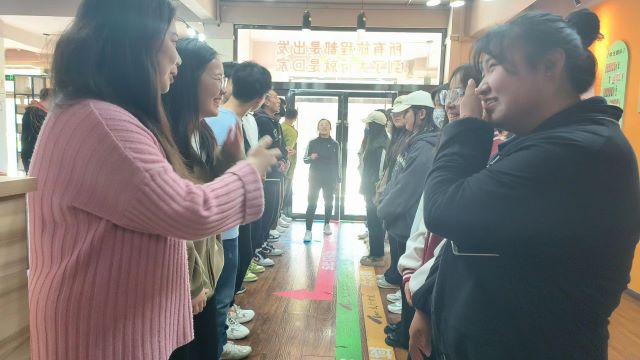 怀揣着财富梦想 穿行于沙漠戈壁——“沙漠掘金协作力沙盘训练”第一期