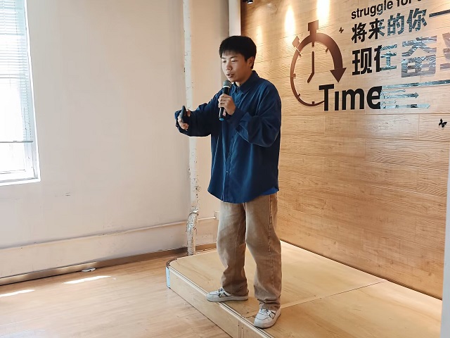 在欢笑中表达爱 在表达中感受情——杏花书院第2期星期六脱口秀