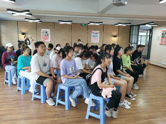 看马斯克传记 习现实钢铁侠——【视界无边】我们的视野•视讯周刊第61期