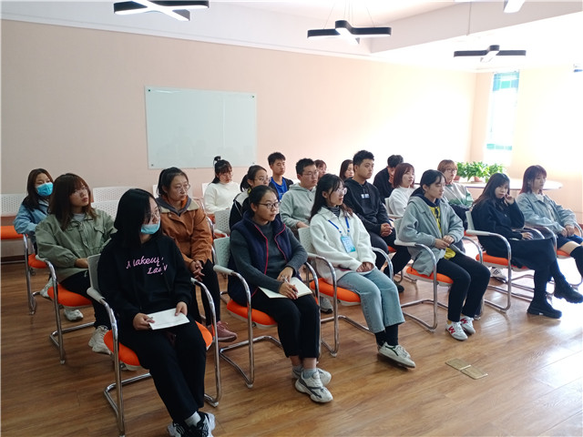 【1+1>2】朋辈互动 高效融合 学业导师引领思辨新视角