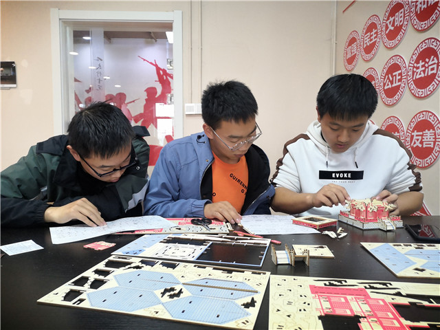 享建筑之美 抒青春声——太行书院“模玩大赛拼拼拼”