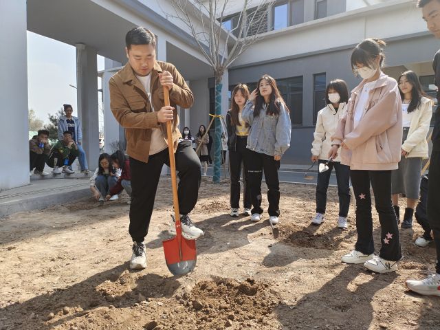 劳育进行时 绘就上河农场“新图景”——上河书院举办“一畦农苑”系列活动