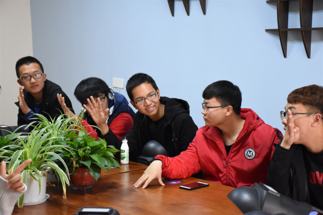 思辨洞察 与“狼”共舞——狼人杀团体游戏活动