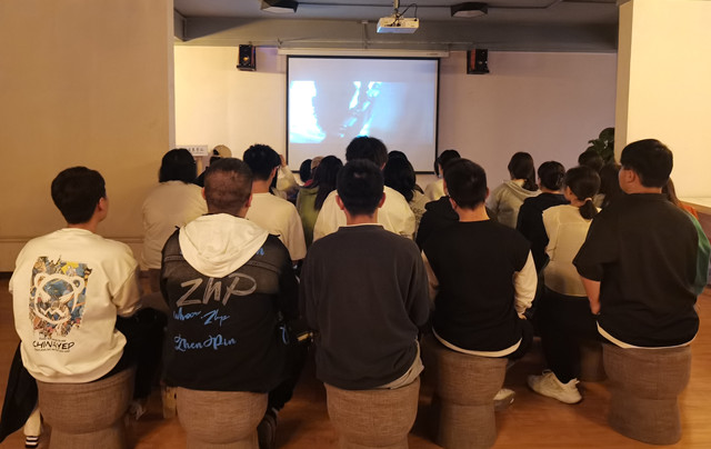 萤火之光 亦可增辉日月——第7期八点一刻