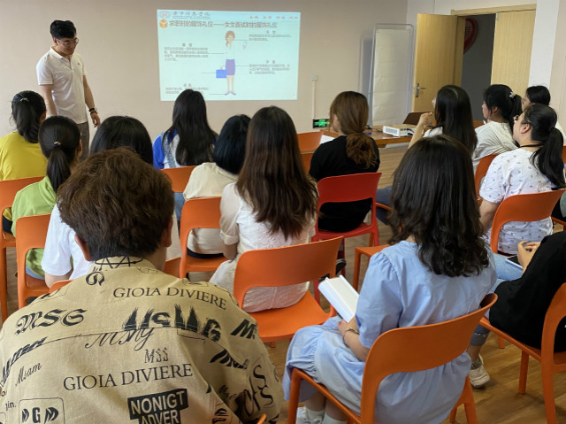 【聚焦商科】把握职场风向 理解礼仪文化——职业责任与领导力第18期“职业责任力之职场礼仪”