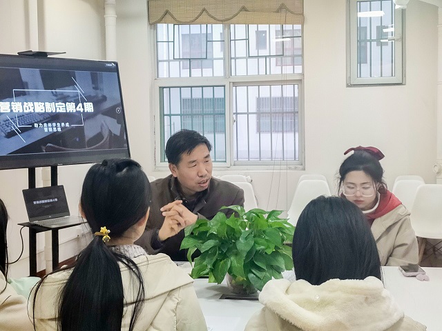 【1+1>2】树立品牌意识 营销个性特色理念——青藤书院举办营销战略制定第4期
