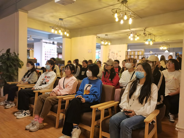 萤火之光 亦可增辉日月——第7期八点一刻