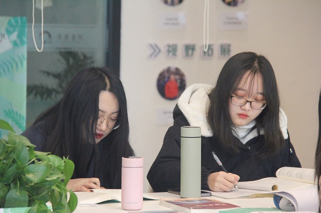 披星戴月 做最“亮”的那颗星——青藤书院举办“坚持 加油加油”考研英语早读打卡计划(第三季)