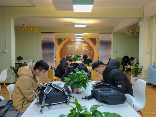 星光不负赶路人 致默默努力的考研学子——外语 青藤举办“坚持 加油加油”考研英语早读打卡计划活动