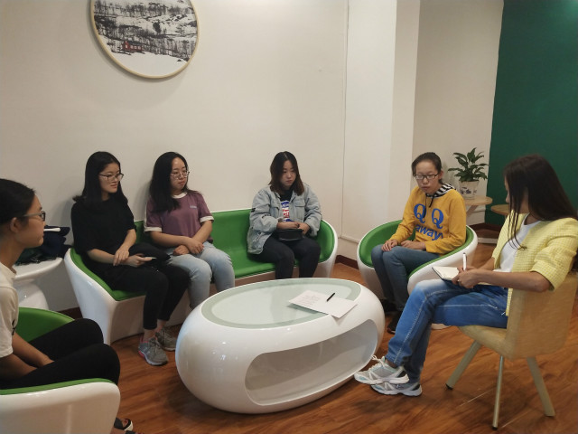 用力拥抱可以期待的明天——青藤书院举办“理想的下午”系列活动