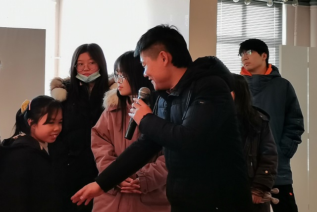 交流有道 拉近距离——“开讲啦”第33期