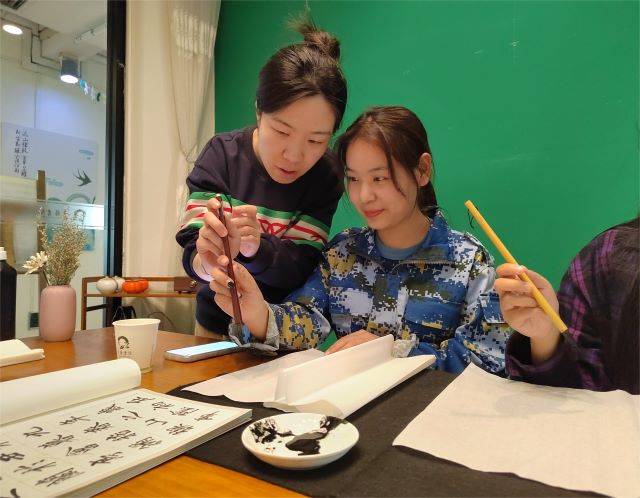朋辈引领 搭建“一站式”社区育人平台