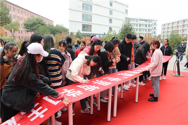 感悟哲思新视角 踏寻幸福新成长——第三届“哲学人生”世界哲学日主题系列活动圆满落幕