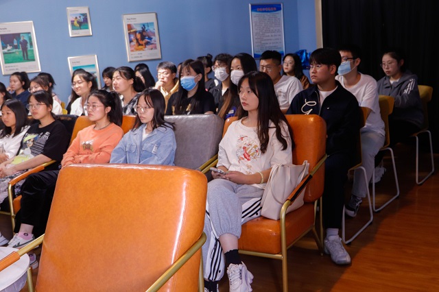 生命之痛与人性升华——箕城书院举办“看见·镜遇”电影赏析沙龙——我们与时代:活着(第30期)