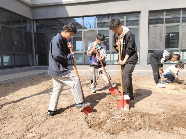 劳育进行时 绘就上河农场“新图景”——上河书院举办“一畦农苑”系列活动