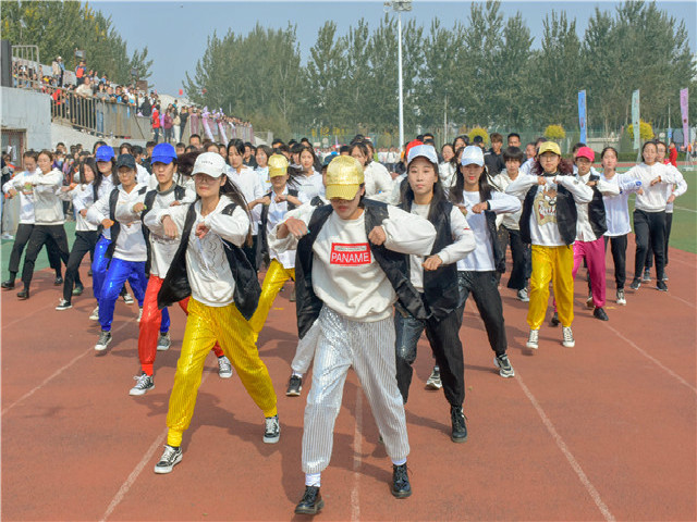 箕城书院百余名学子助力第四届“乌马河杯”书院趣味运动会开幕盛典