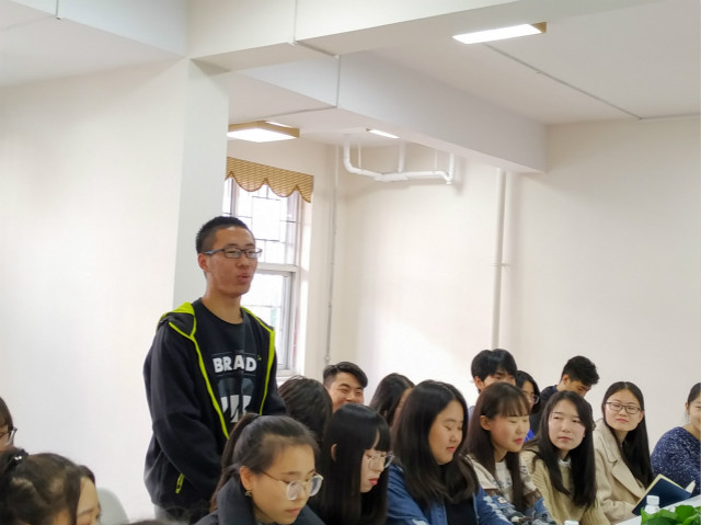 “营销创想沙龙”第1期:面带微笑地说话就是优势