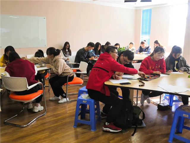 【1+1>2】朋辈互动 高效融合 学业导师引领思辨新视角