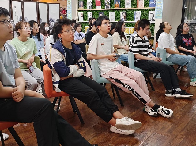 看劳模 讲劳模 有模有样学劳模——劳模进校园系列活动