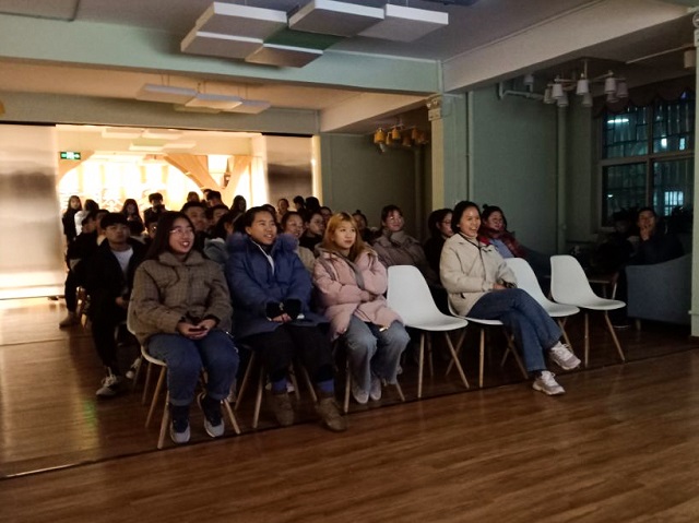 被爱包围的哪吒,所向披靡——青藤书院举办青藤周末之夜电影之夜活动