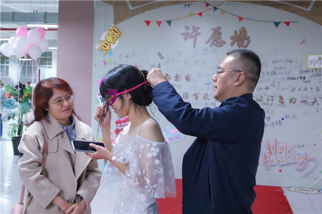 当“破壳日”遇上假面舞会 与书院家人来场神秘邂逅——“Freeze this moment”10月书院师生集体生日会