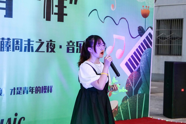 聆听梦想旋律 感受歌声的力量——青藤书院举办青藤周末之夜·音乐之夜第28期“青年有样”