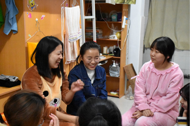 “一路繁花 一路诗情”杏花书院举办集体生日