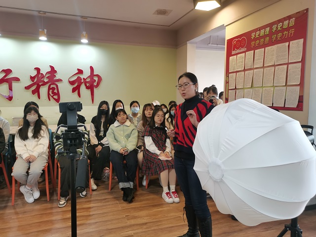 酷!一场视频脱口秀 收获内容策划和镜头表达——第一期“影儿话多”视频脱口秀